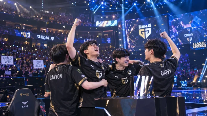 Movistar KOI players celebrating LEC playoff win